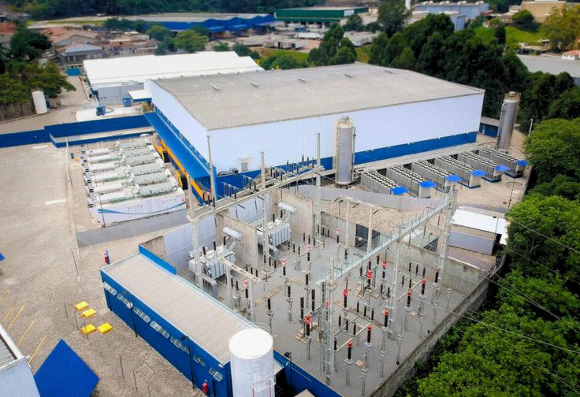 Corredor de racks de servidores no data center